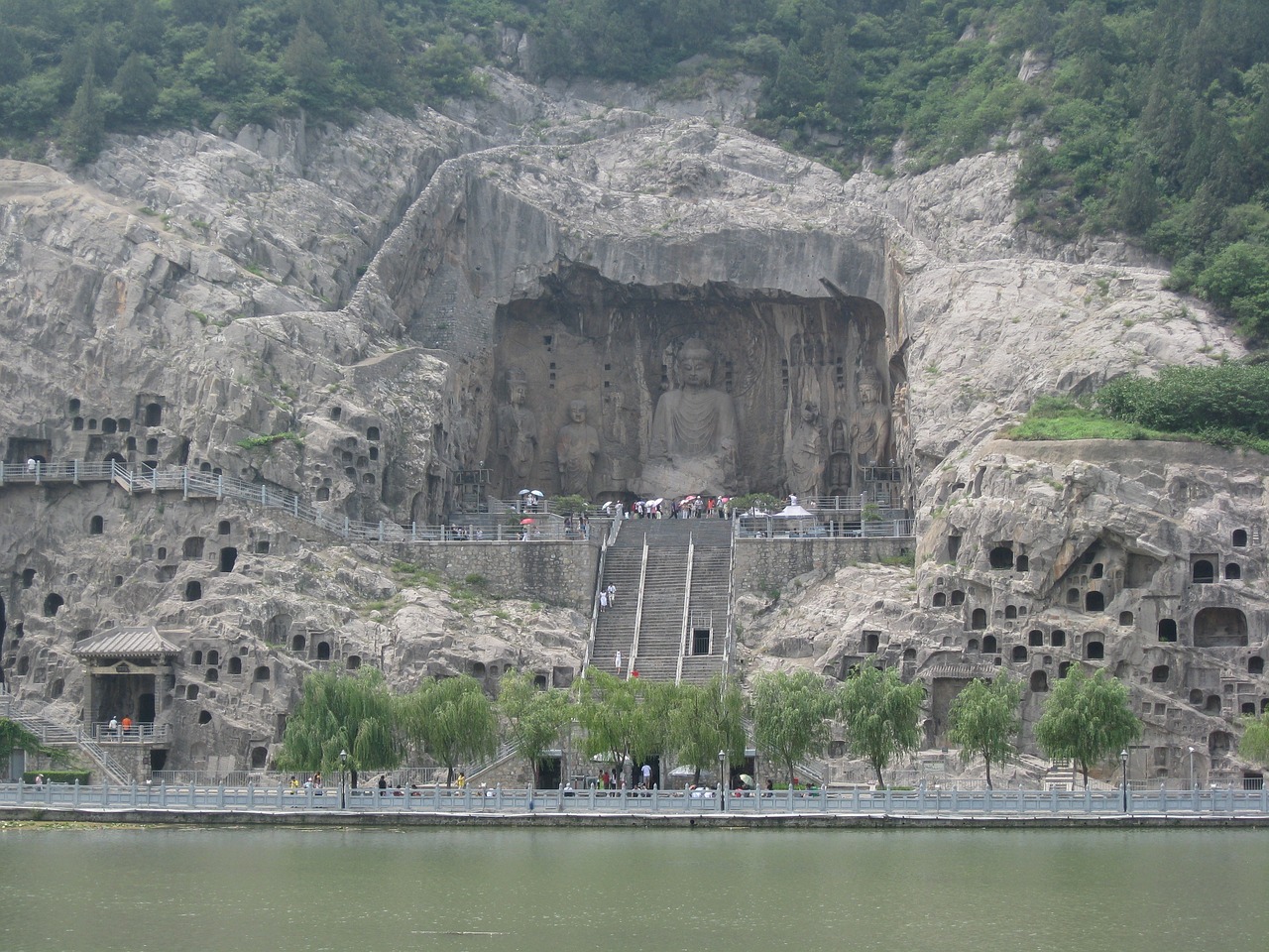 深度游记揭秘乐山大佛的壮丽与历史，门票团购攻略与必知文化背景