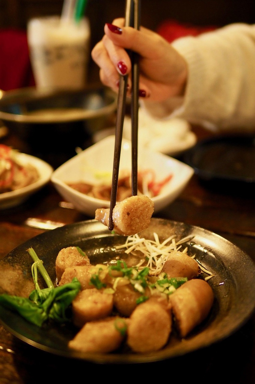 香港人气美食探秘，从街头小吃到米其林星级餐厅